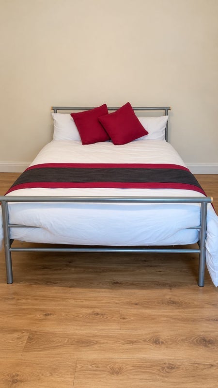 Room Back St Ives Mount in Leeds