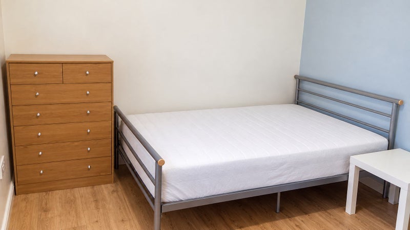 Room Back St Ives Mount in Leeds