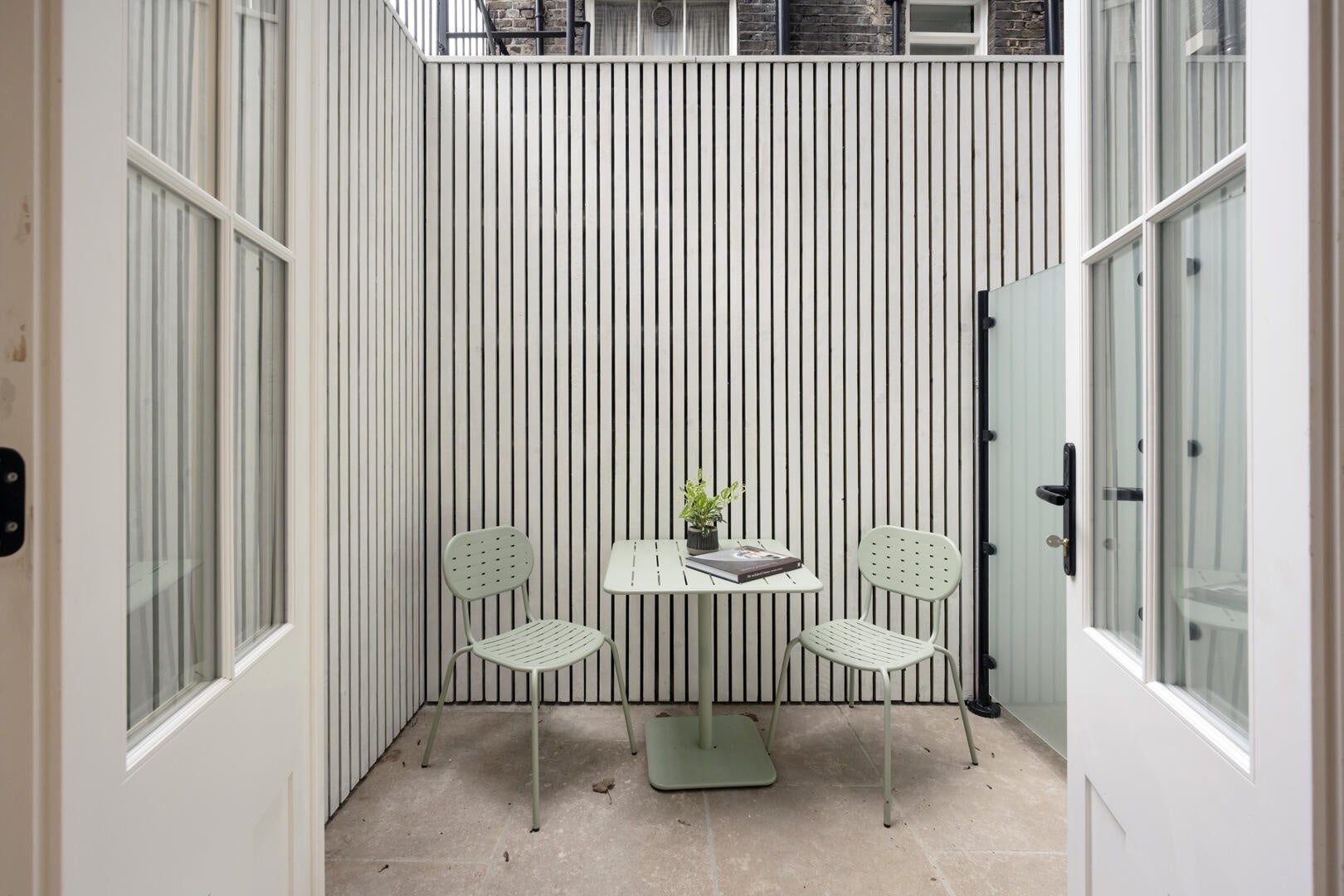 Flat Kensington Gardens Square in City of Westminster