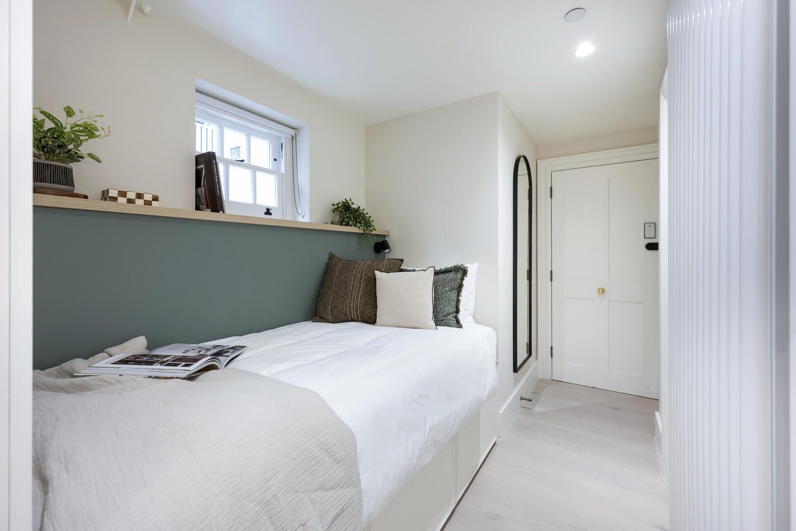 Flat Kensington Gardens Square in City of Westminster