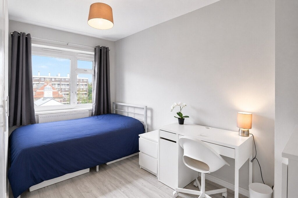 Room Hereford Street in Greater London