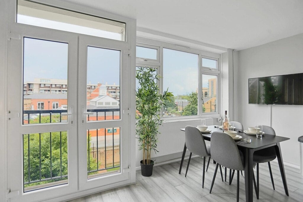 Room Hereford Street in Greater London