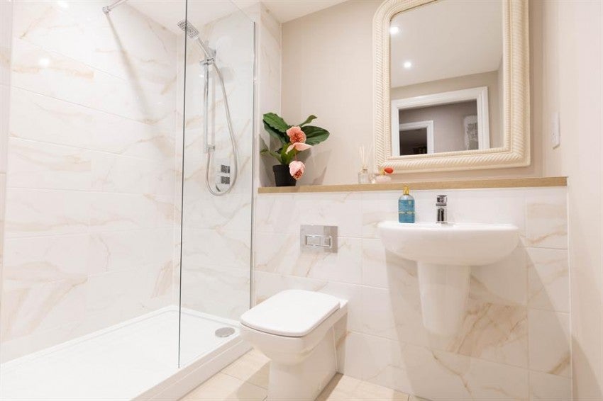 Flat Whitbarrow Road in Lymm