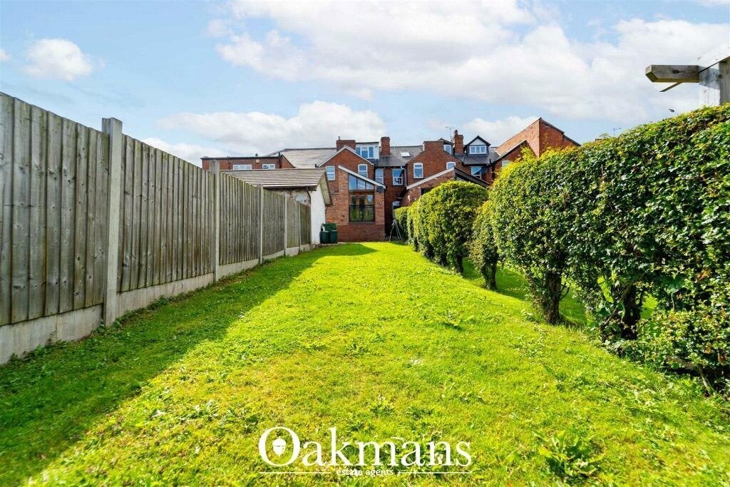 Flat Hewell Road in Bromsgrove