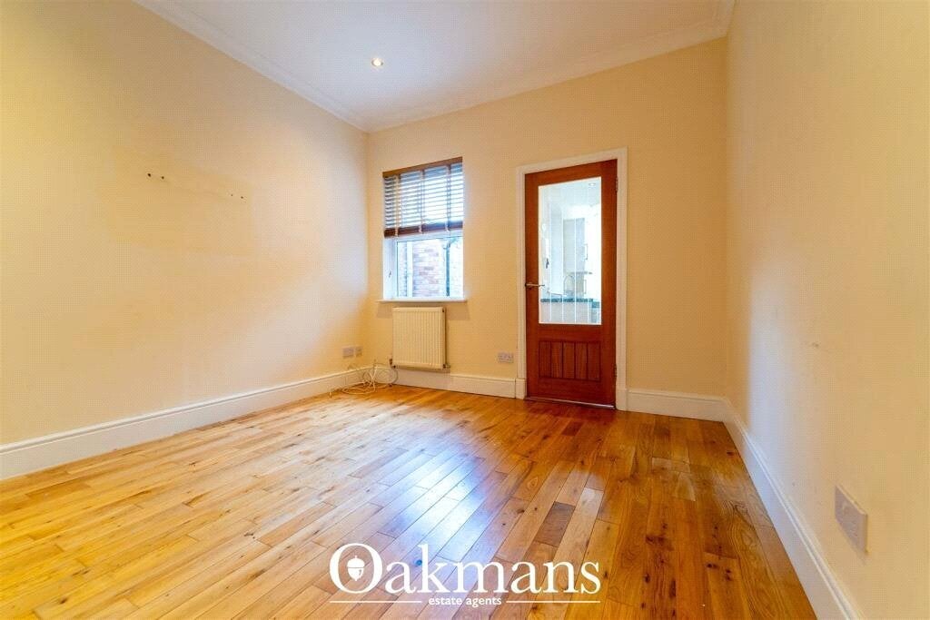 Flat Hewell Road in Bromsgrove