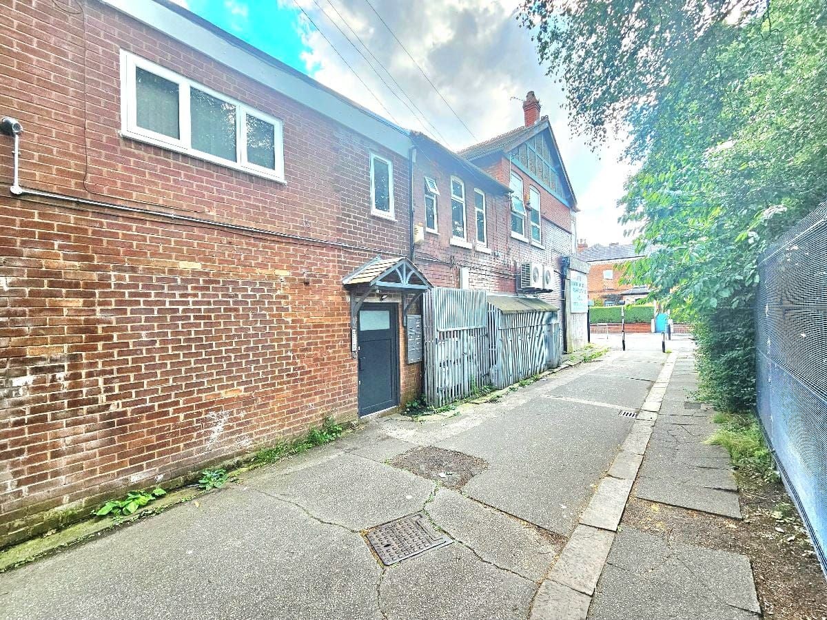 Flat Slade Lane in Manchester