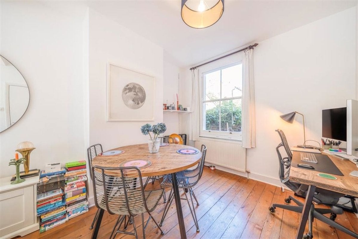 House Wellington Row in Greater London