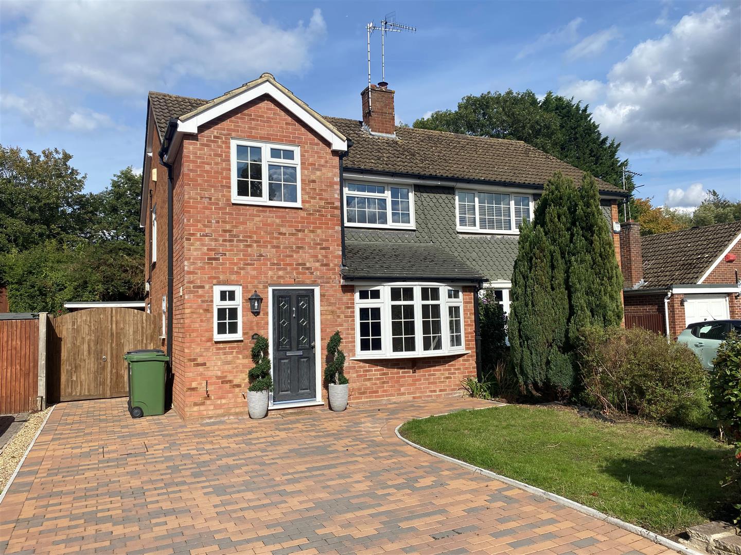 House Valley Road in Dacorum