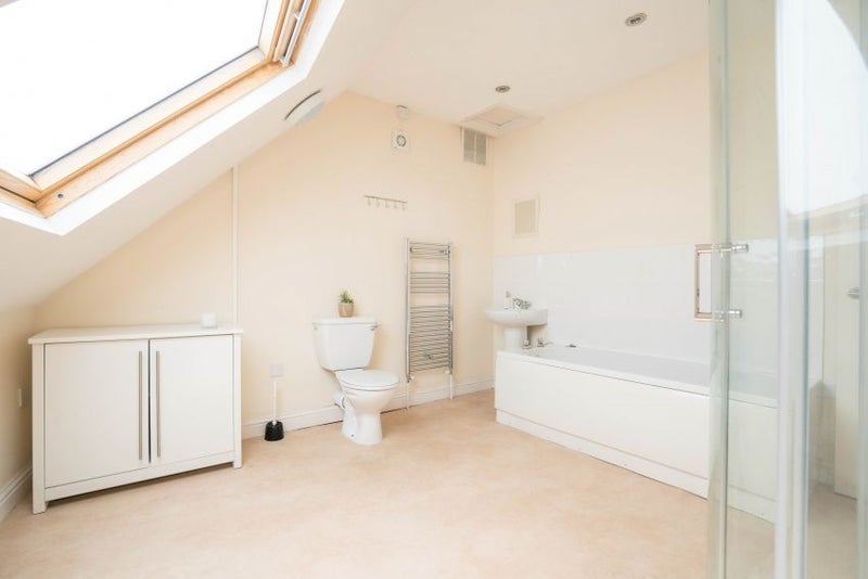 Room Sharrow Vale Road in Sheffield