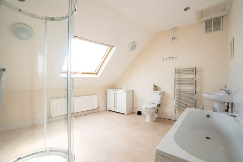Room Sharrow Vale Road in Sheffield