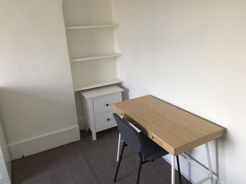 Room London Road in Greater London