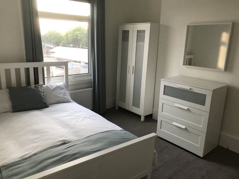 Room London Road in Greater London
