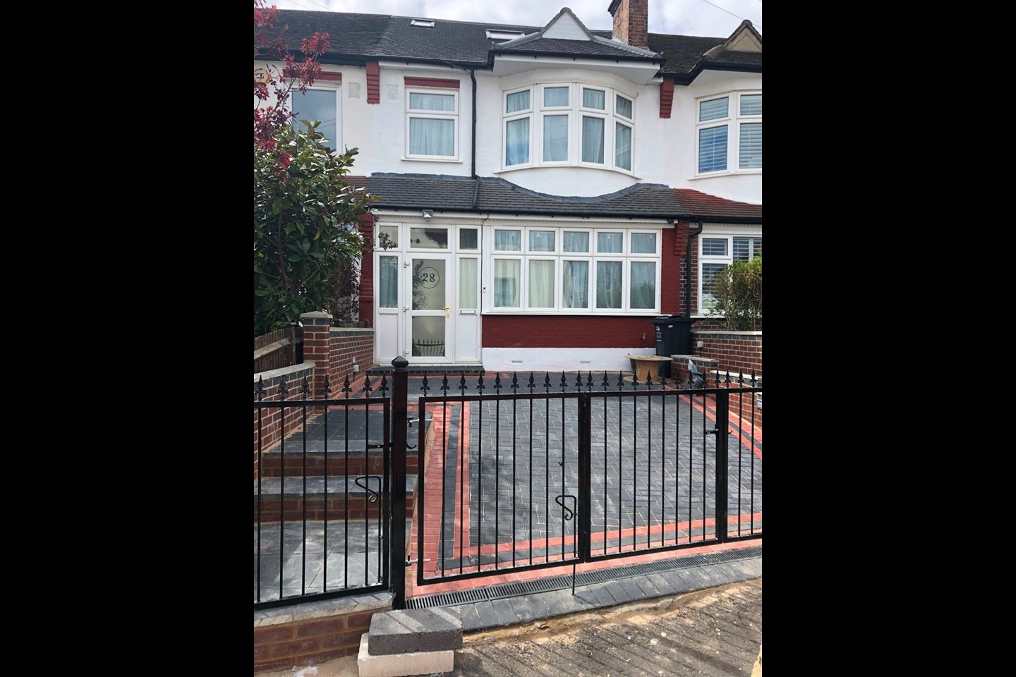 House Nyon Grove in Greater London