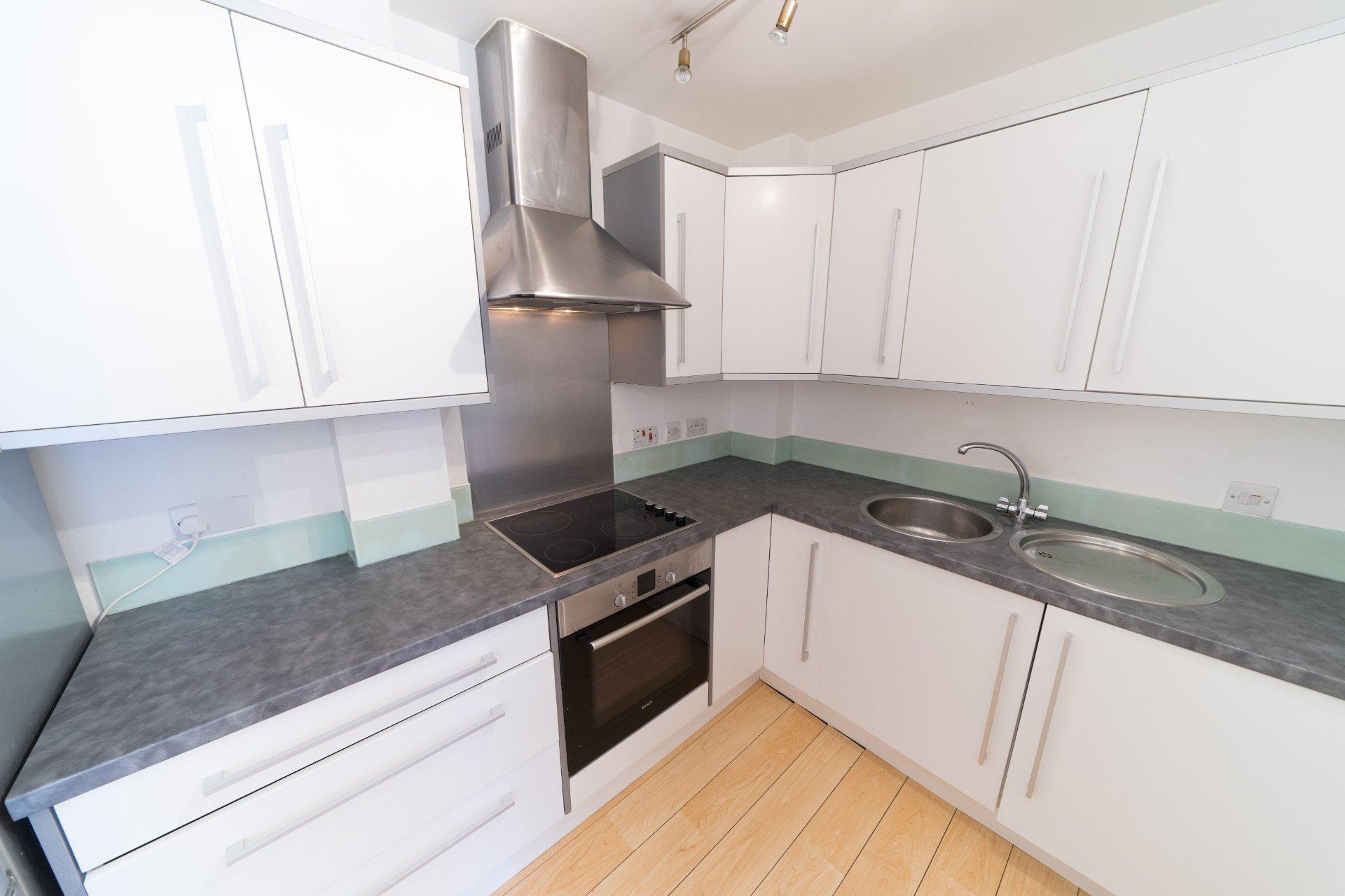 Flat Mowlem Street in Greater London