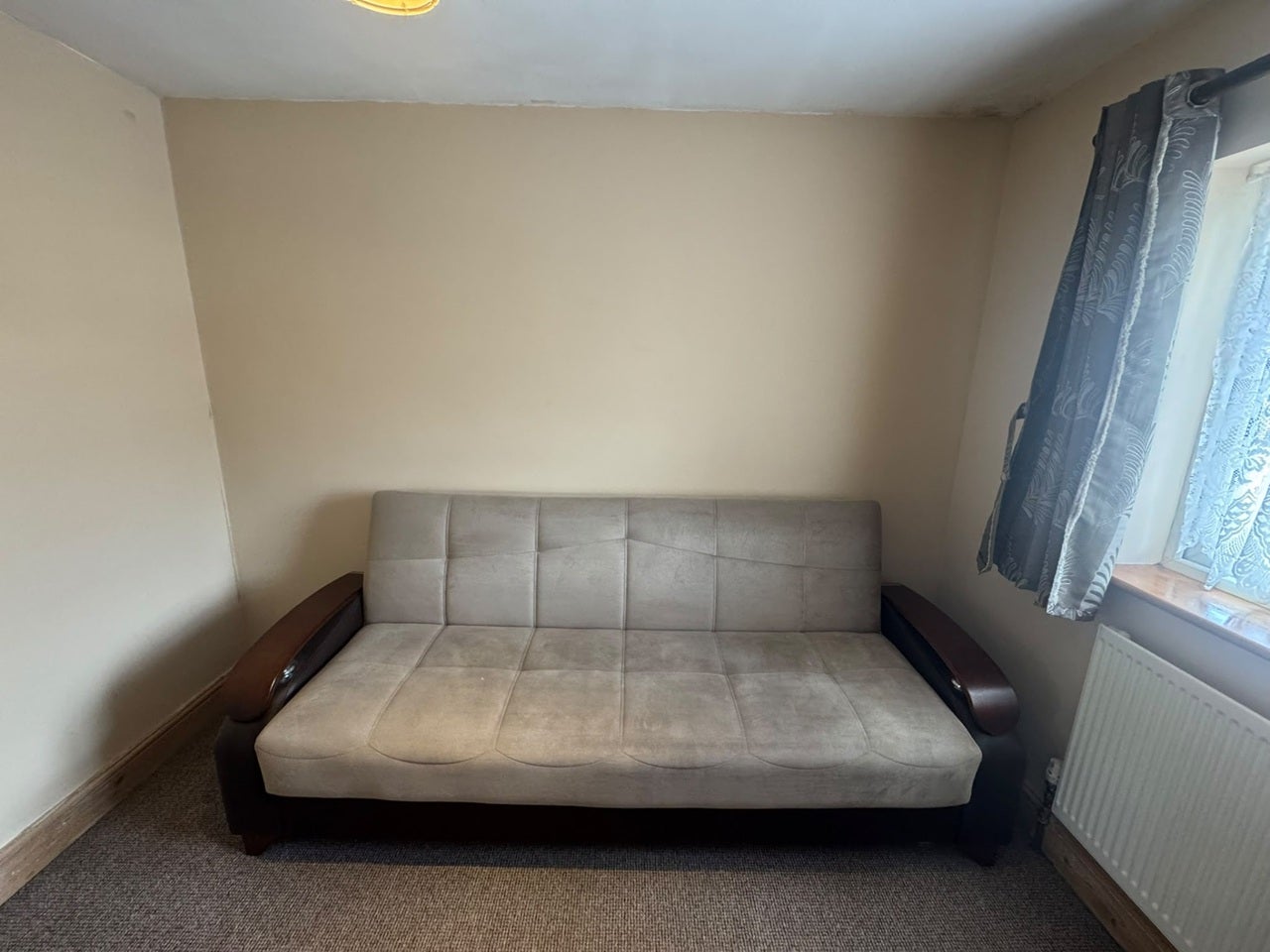 Flat Fairlop Gardens in Greater London