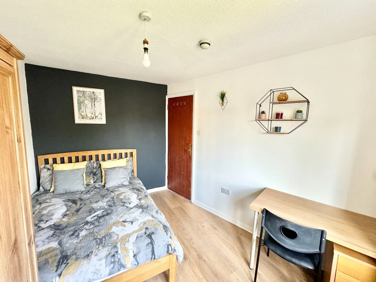 Room Bray Crescent in Greater London