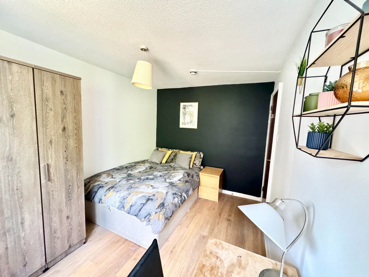 Room Bray Crescent in Greater London