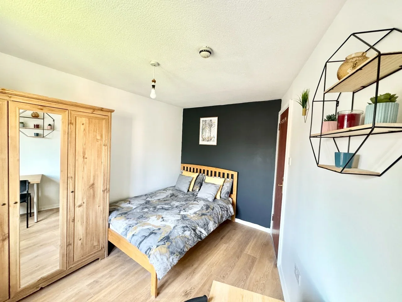 Room Bray Crescent in Greater London