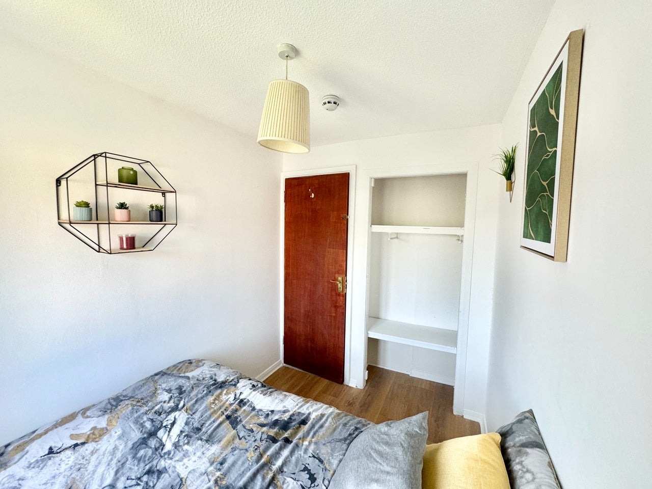 Room Bray Crescent in Greater London