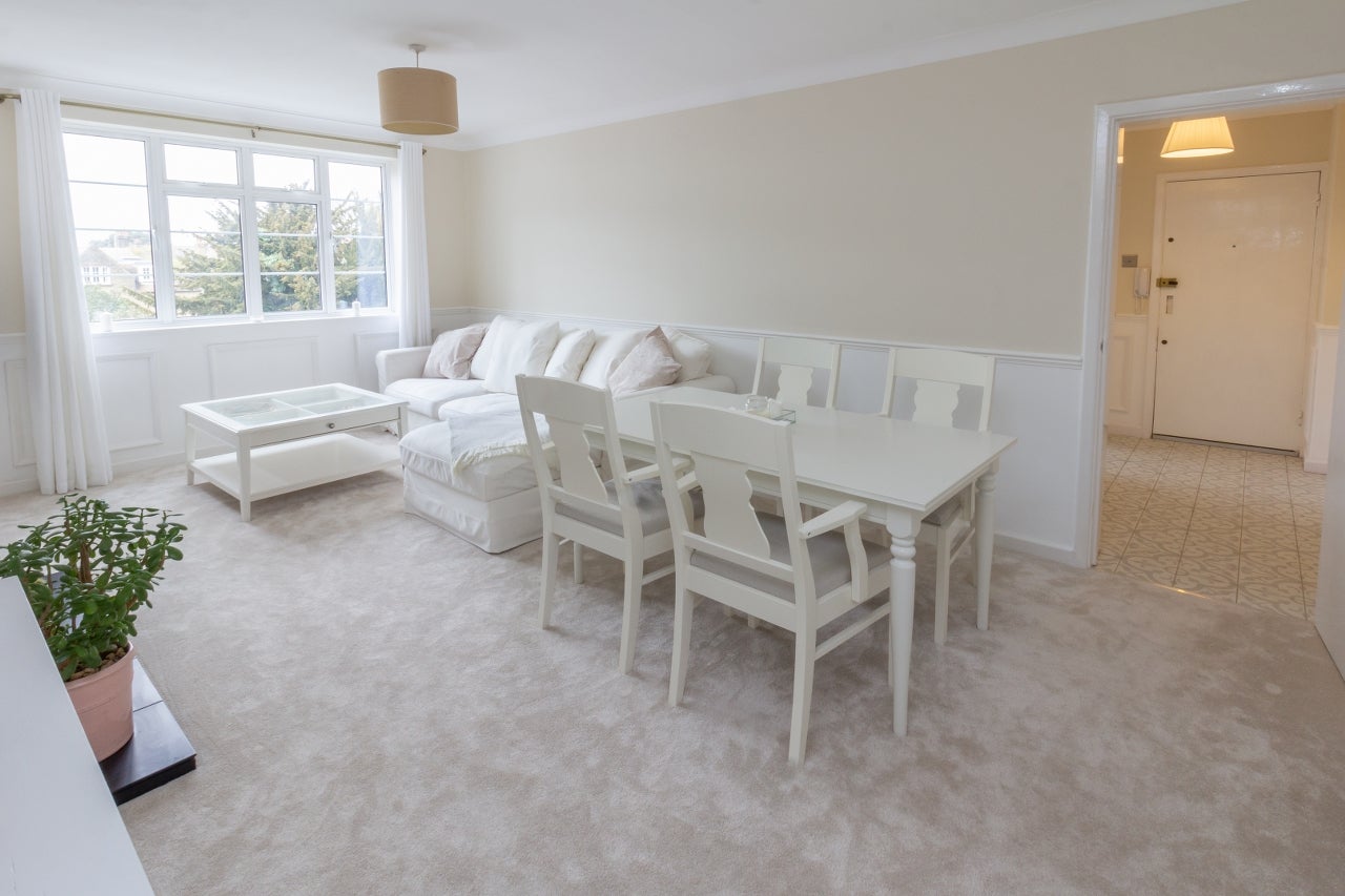 Flat Dartmouth Grove in Greater London