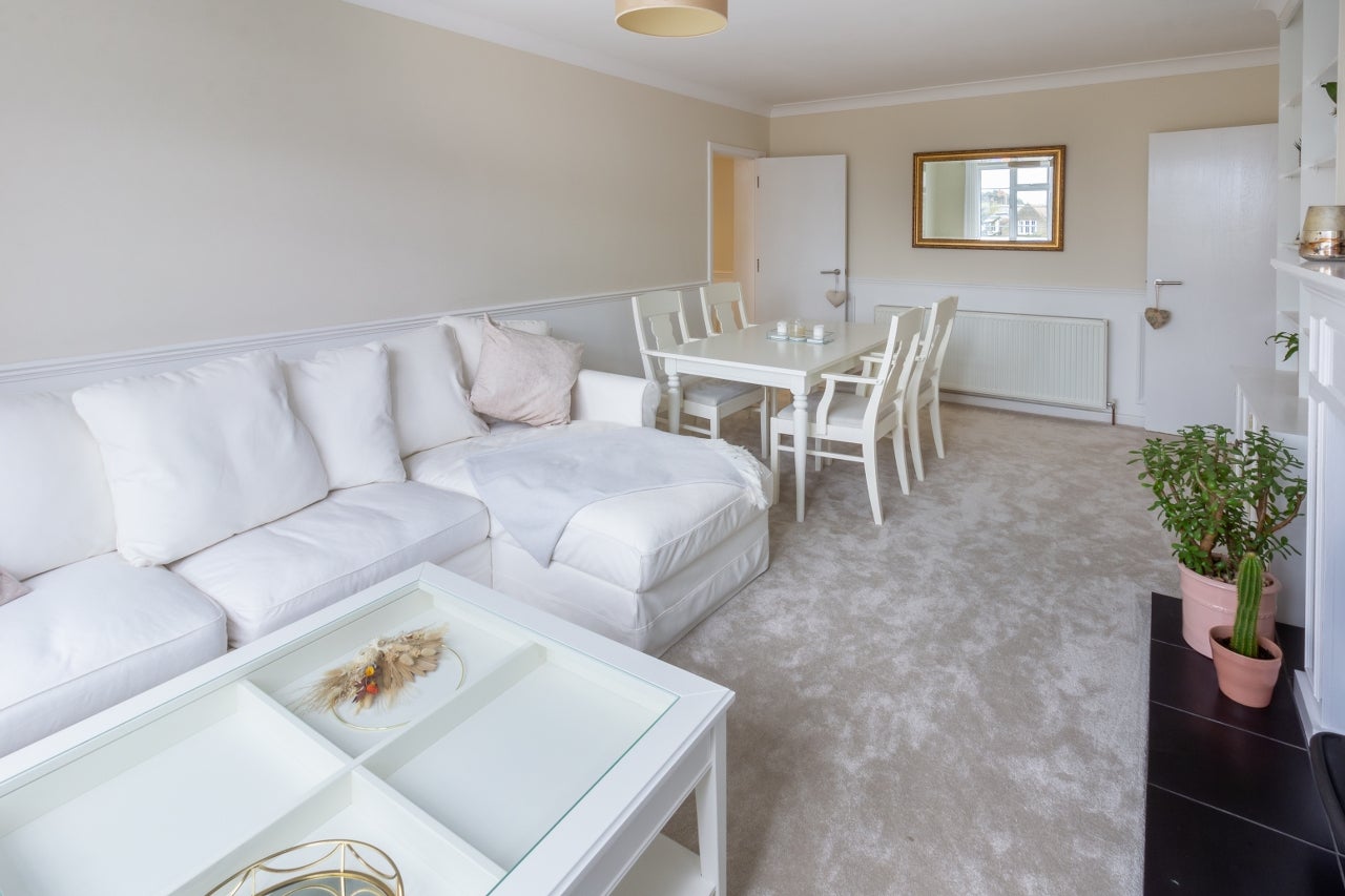 Flat Dartmouth Grove in Greater London