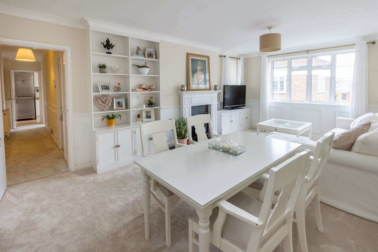 Flat Dartmouth Grove in Greater London