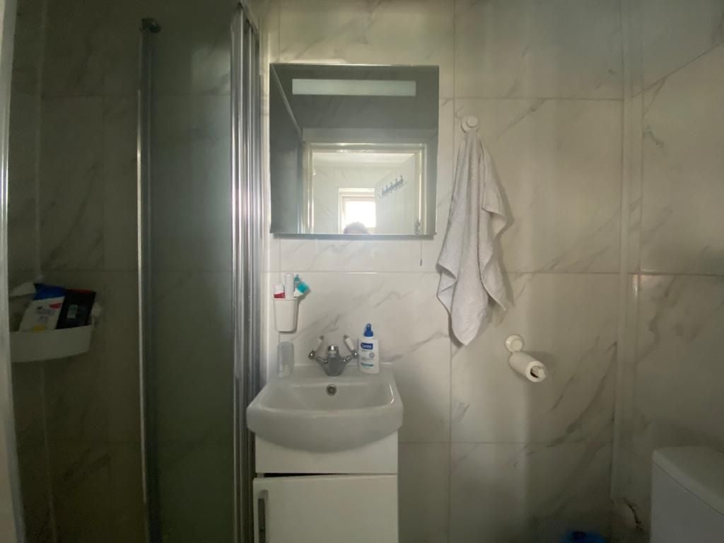 Flat Quantock Gardens in Greater London