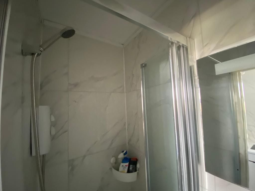 Flat Quantock Gardens in Greater London