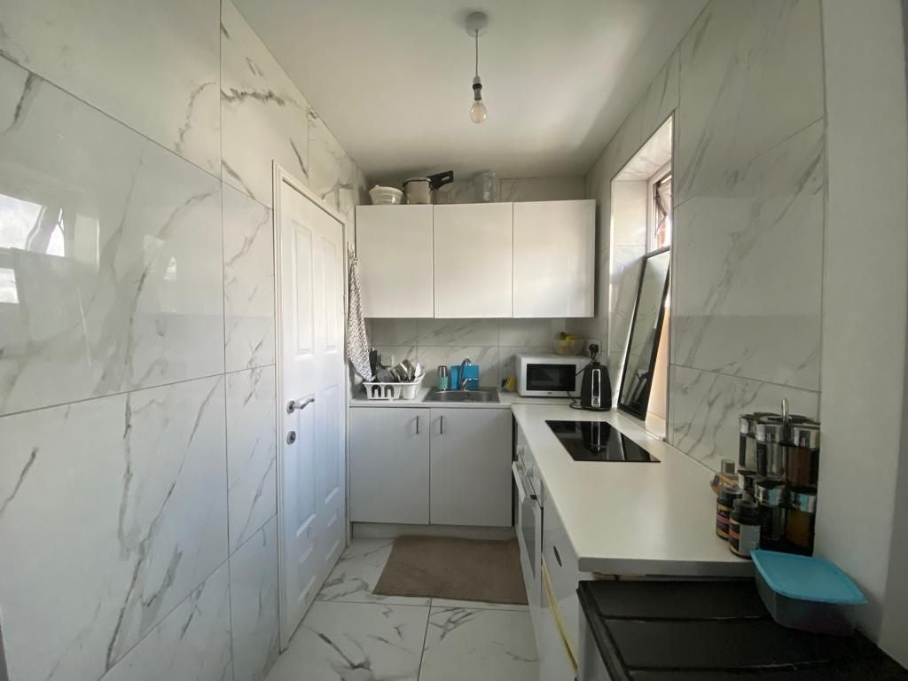 Flat Quantock Gardens in Greater London