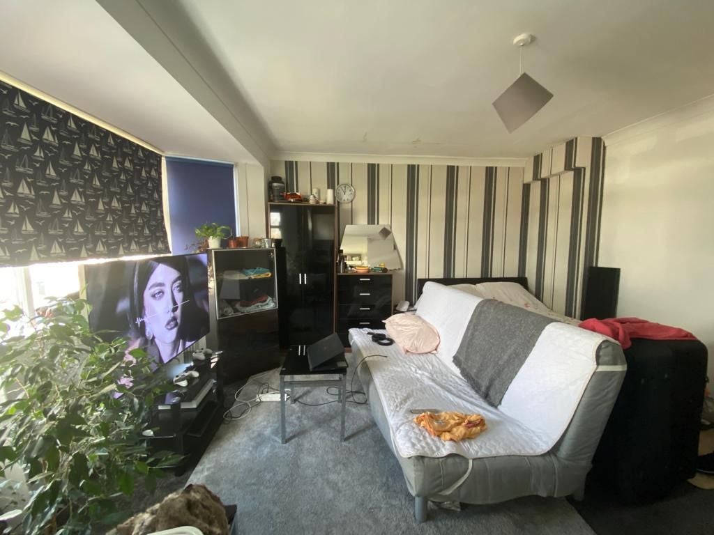 Flat Quantock Gardens in Greater London