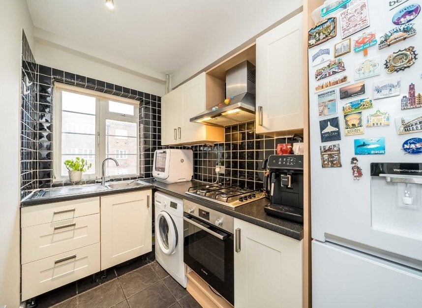 Flat Chiswick Village in Greater London