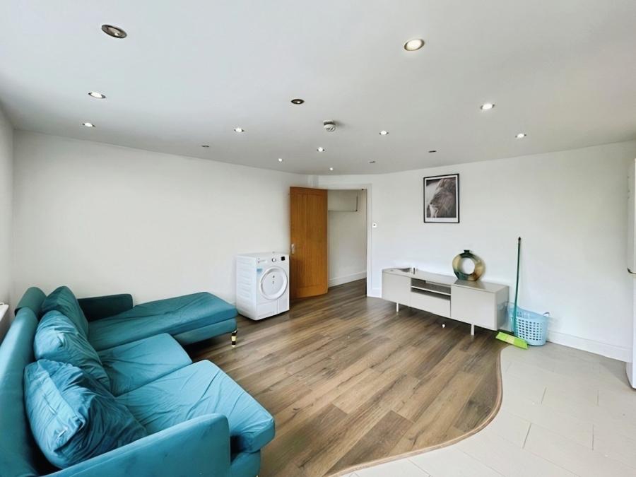Flat The Broadway in Greater London