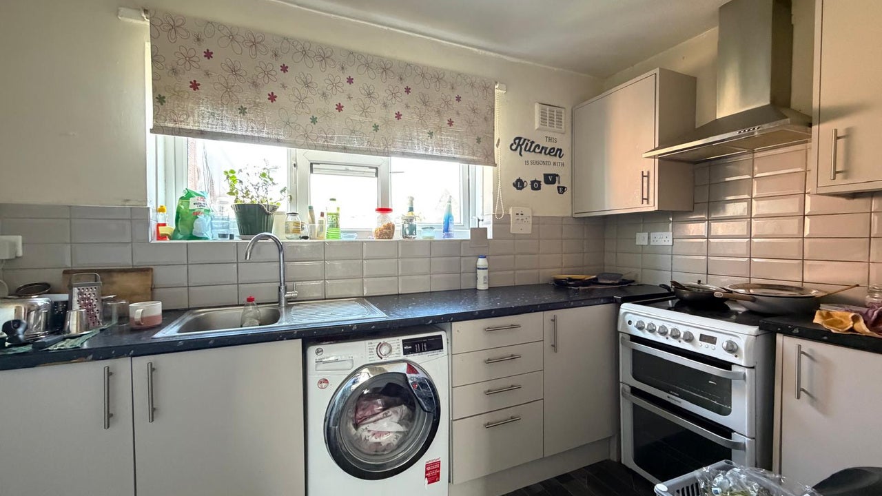 Flat Ross Close in Luton