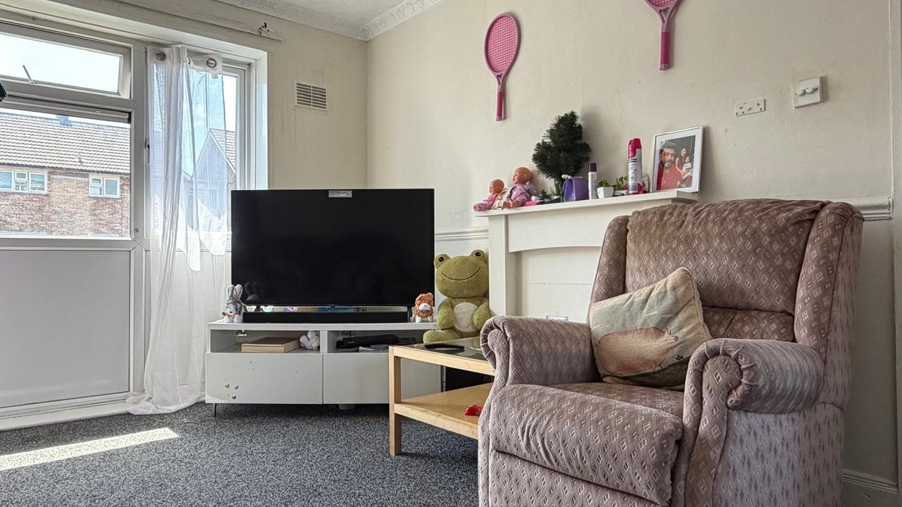 Flat Ross Close in Luton