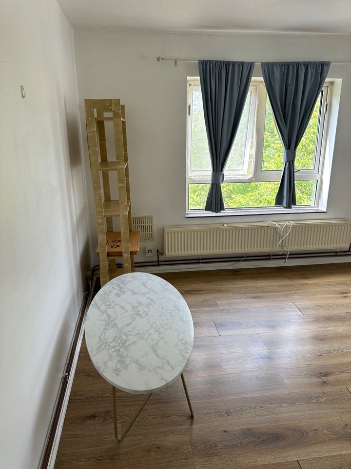 Flat Sackville Close in Cambridge