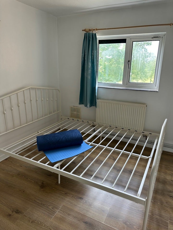 Flat Sackville Close in Cambridge