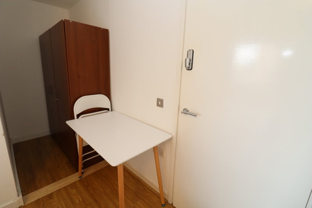 Room Globe Road in Greater London