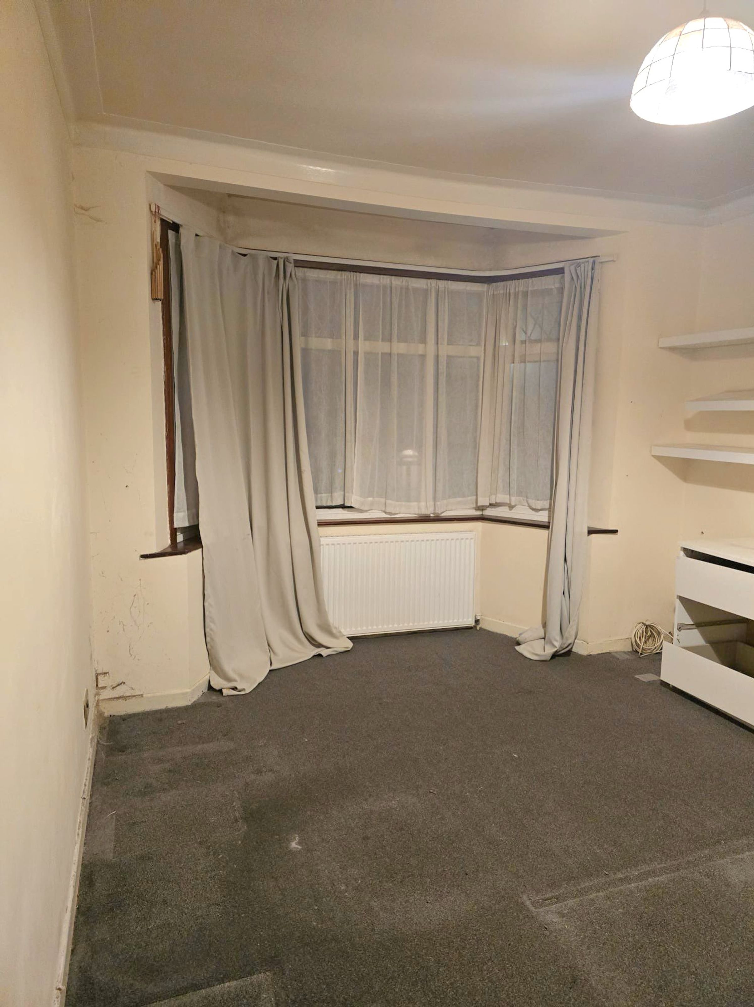 House Clinton Crescent in Greater London
