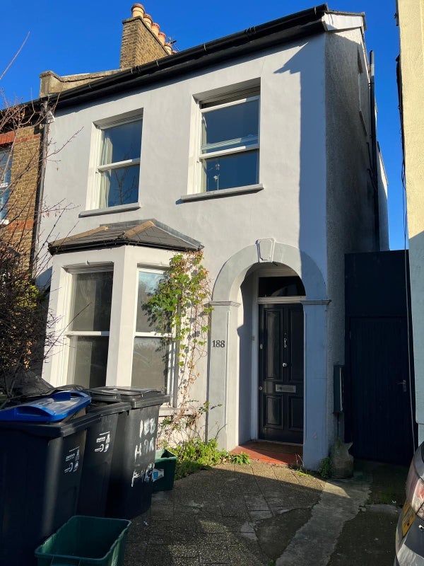Room Hartfield Road in Greater London