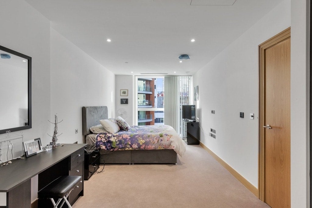 Flat Harrow Road in City of Westminster