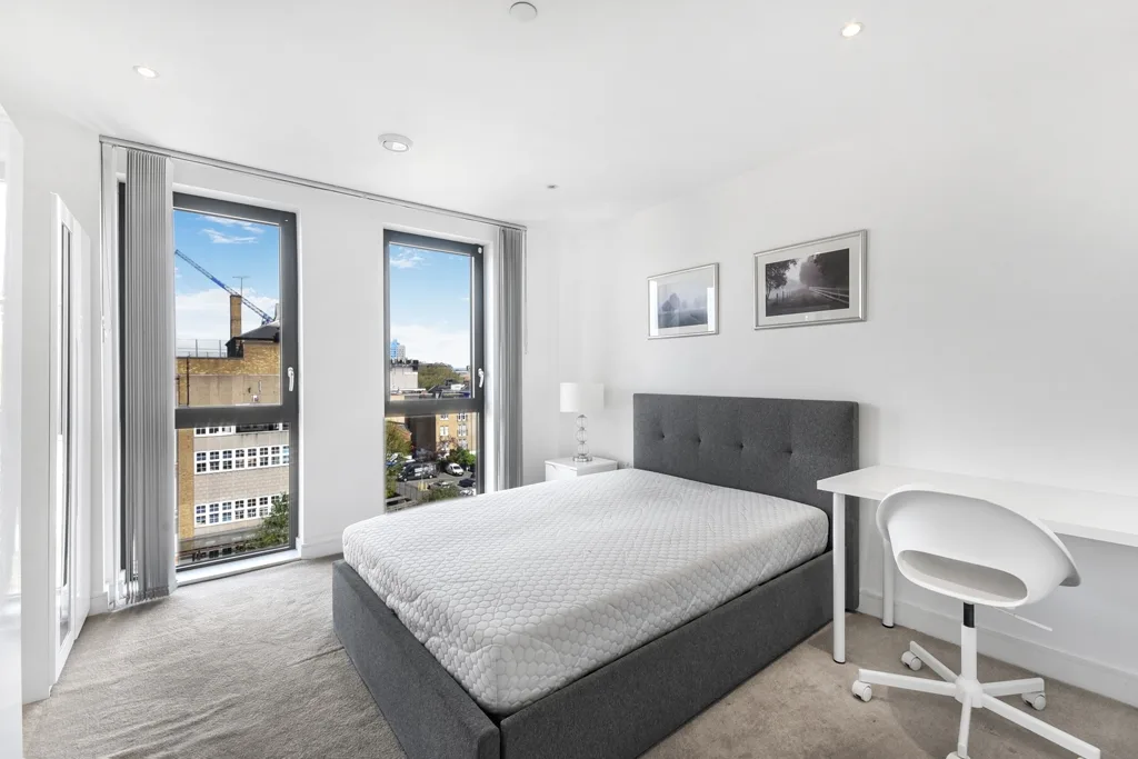 Flat Pomell Way in Greater London