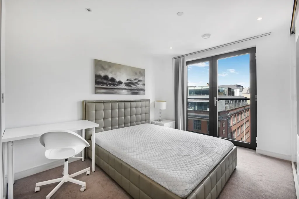 Flat Pomell Way in Greater London