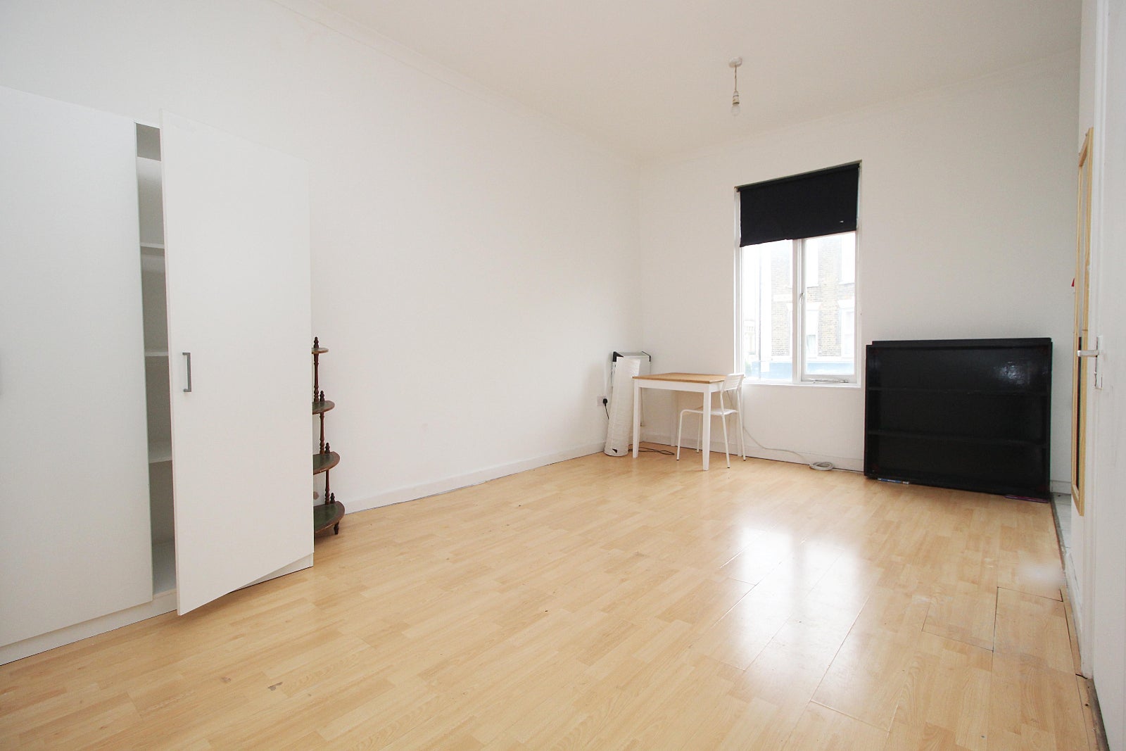 Flat Chatsworth Road in Greater London
