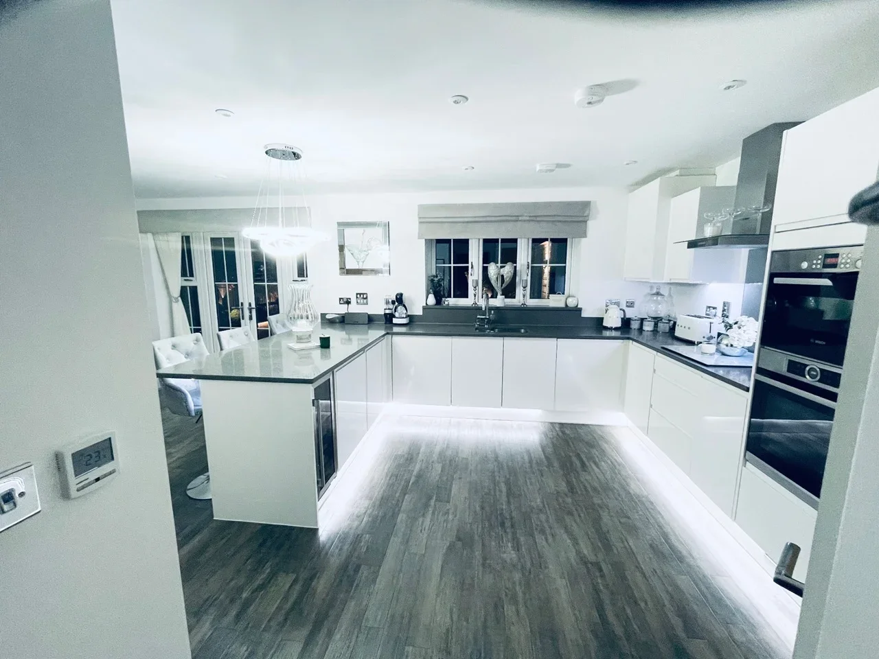 Room Hansom Way in Mid Sussex