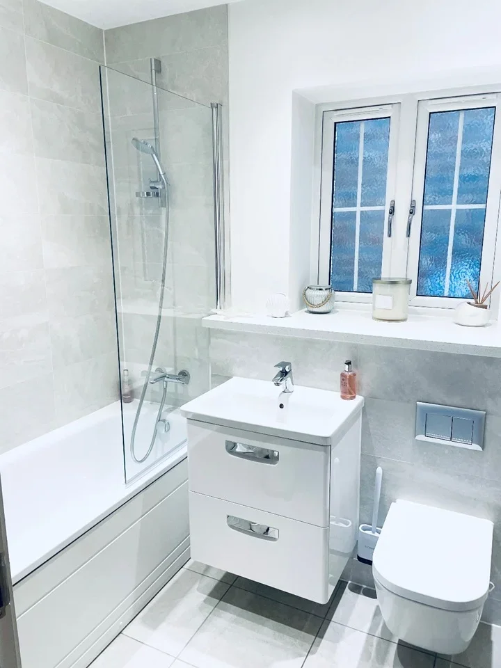 Room Hansom Way in Mid Sussex