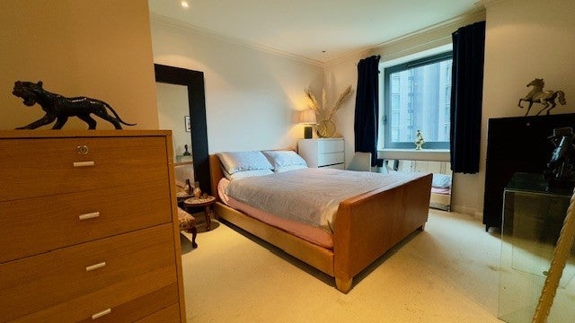 Flat South Quay Square in Greater London