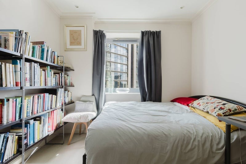 Flat South Quay Square in Greater London