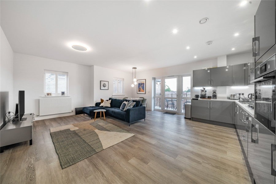 Flat Keywood Drive in Elmbridge