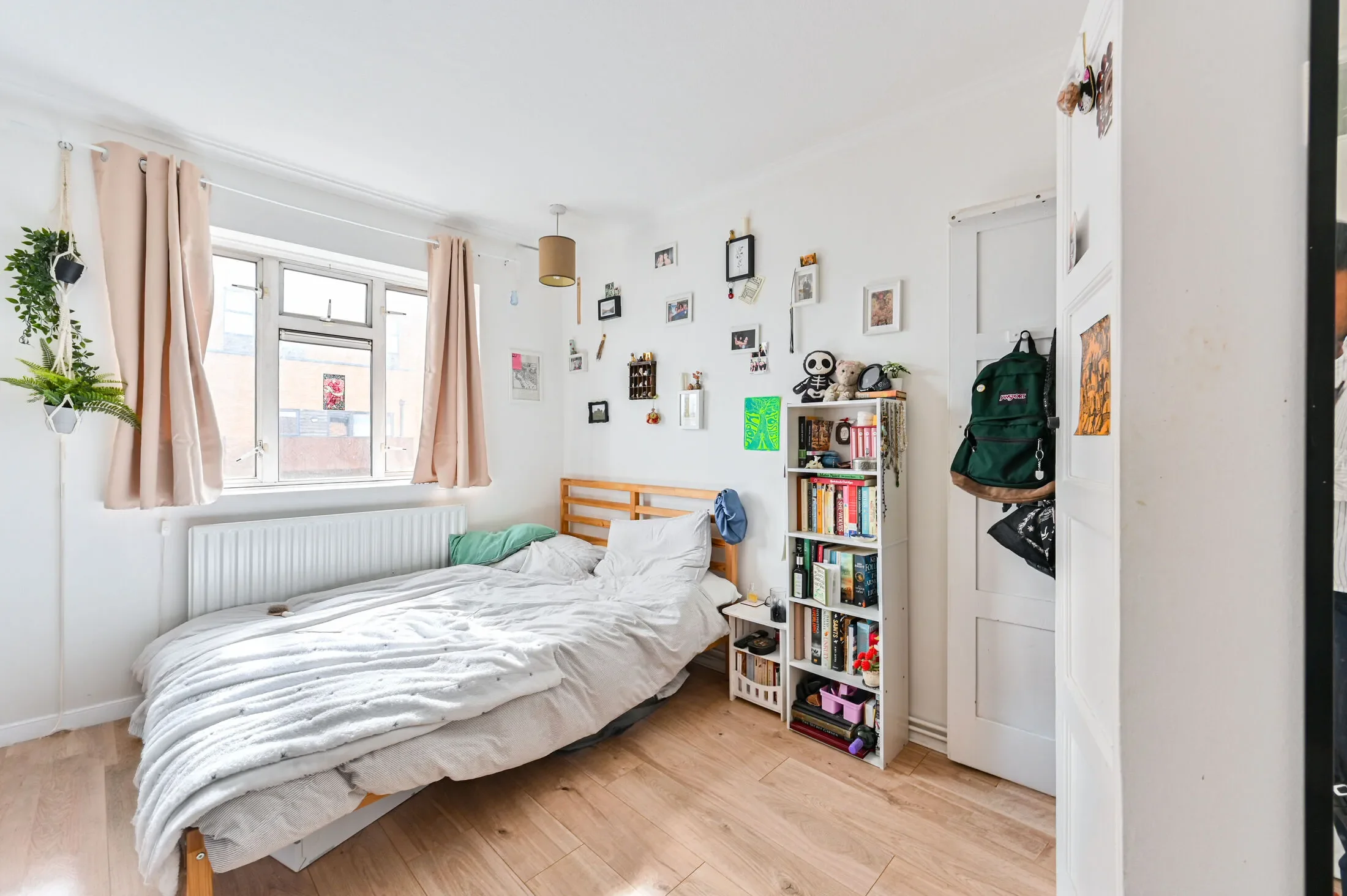 Flat Glendun Court in Greater London