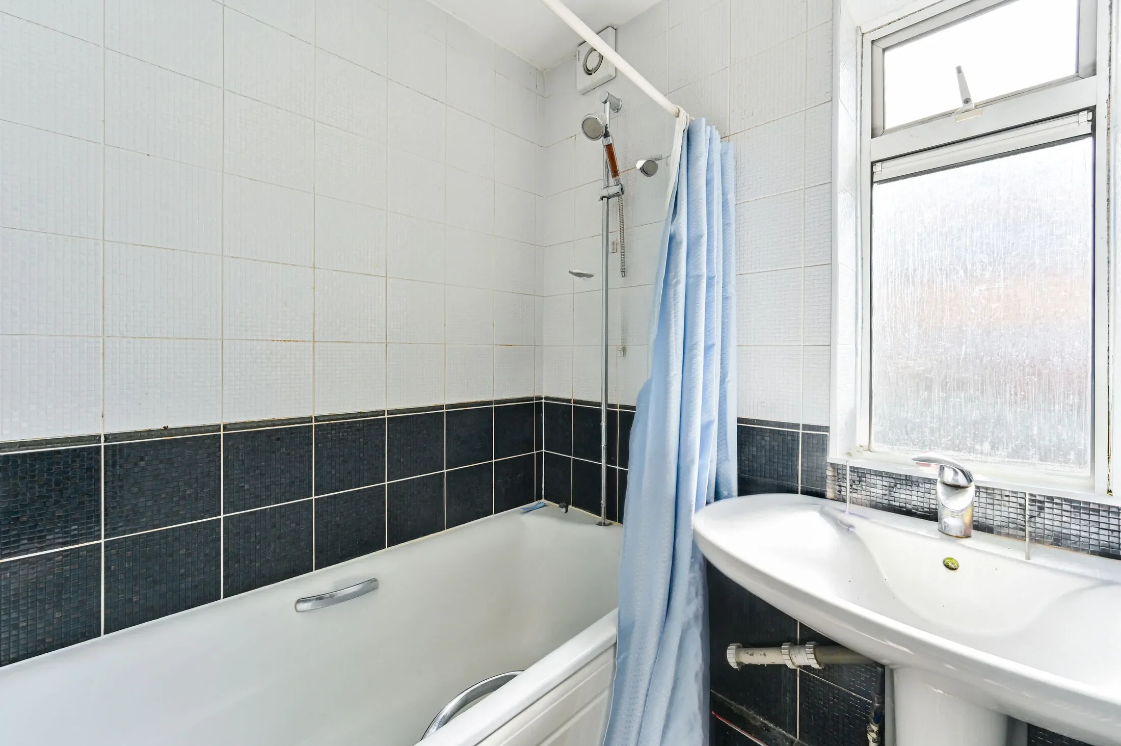 Flat Glendun Court in Greater London